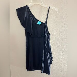 EUC hIP black top with a ruffled neckline and a single spaghetti strap.  Size S